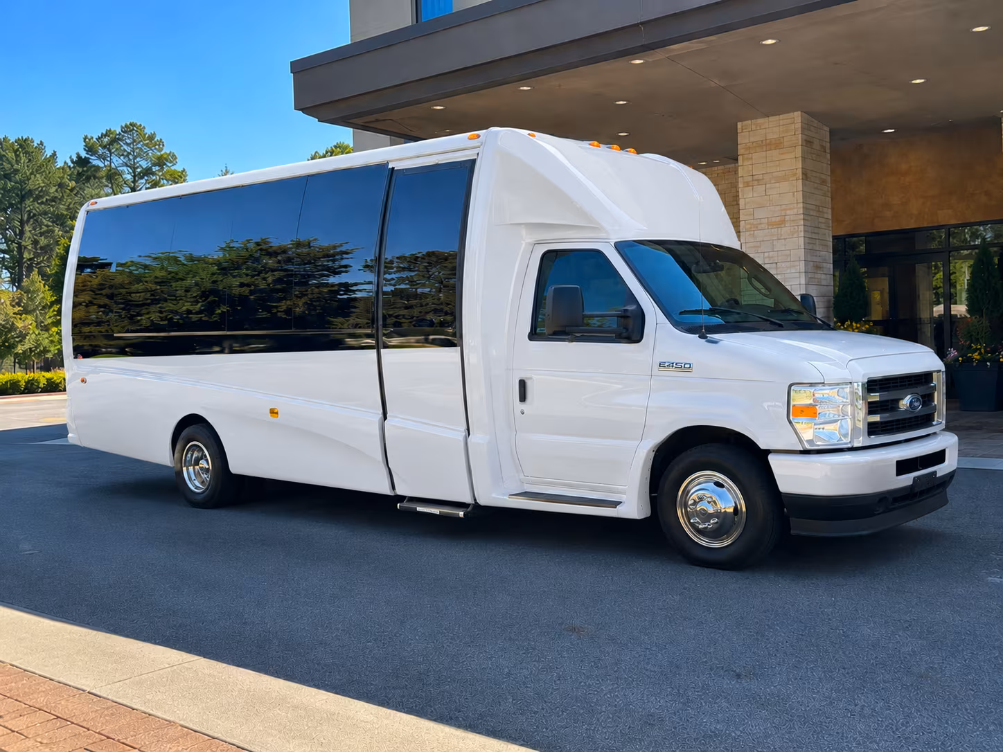 bus rentals for bands performers and touring groups through clarksville