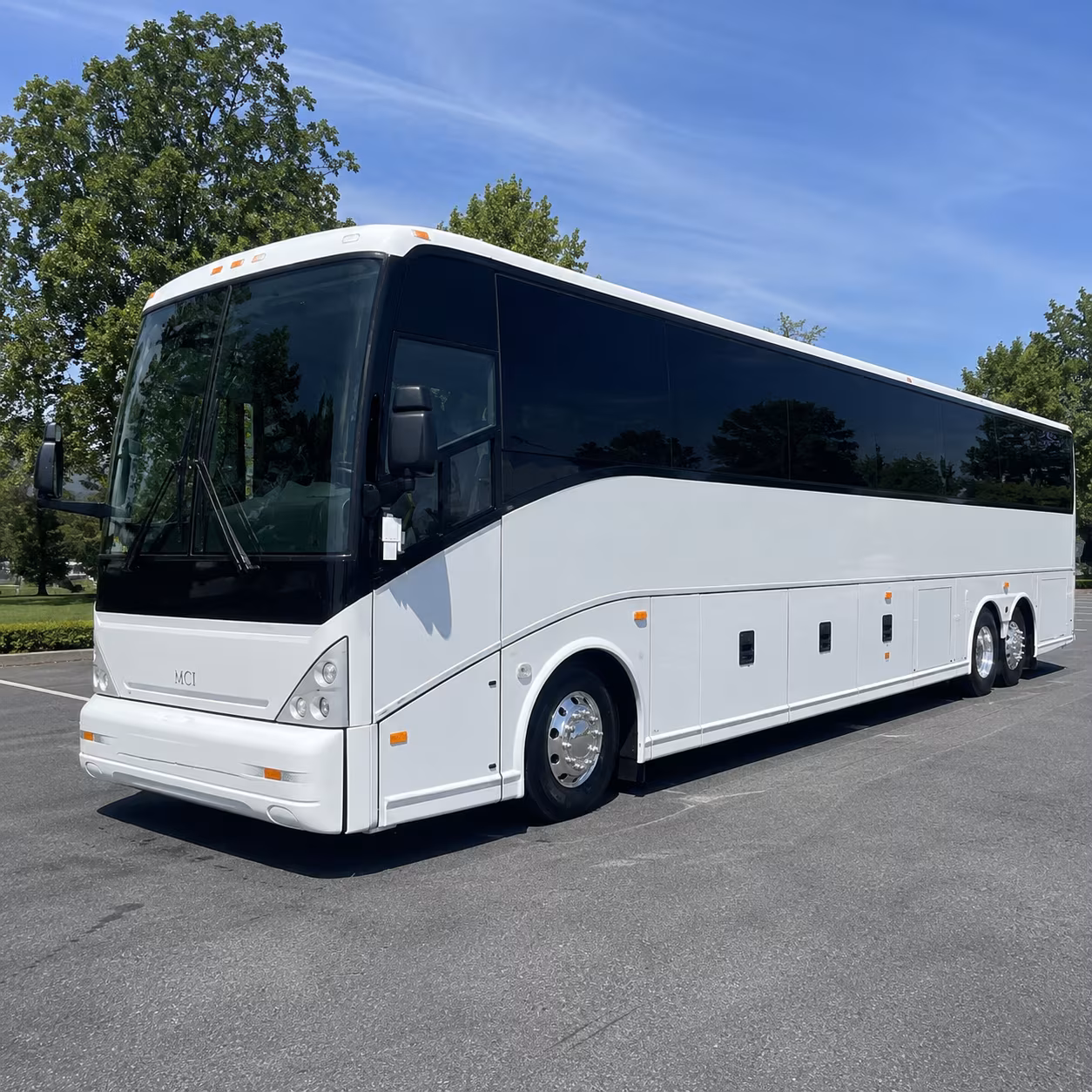 corporate airport transfer buses between clarksville and bna
