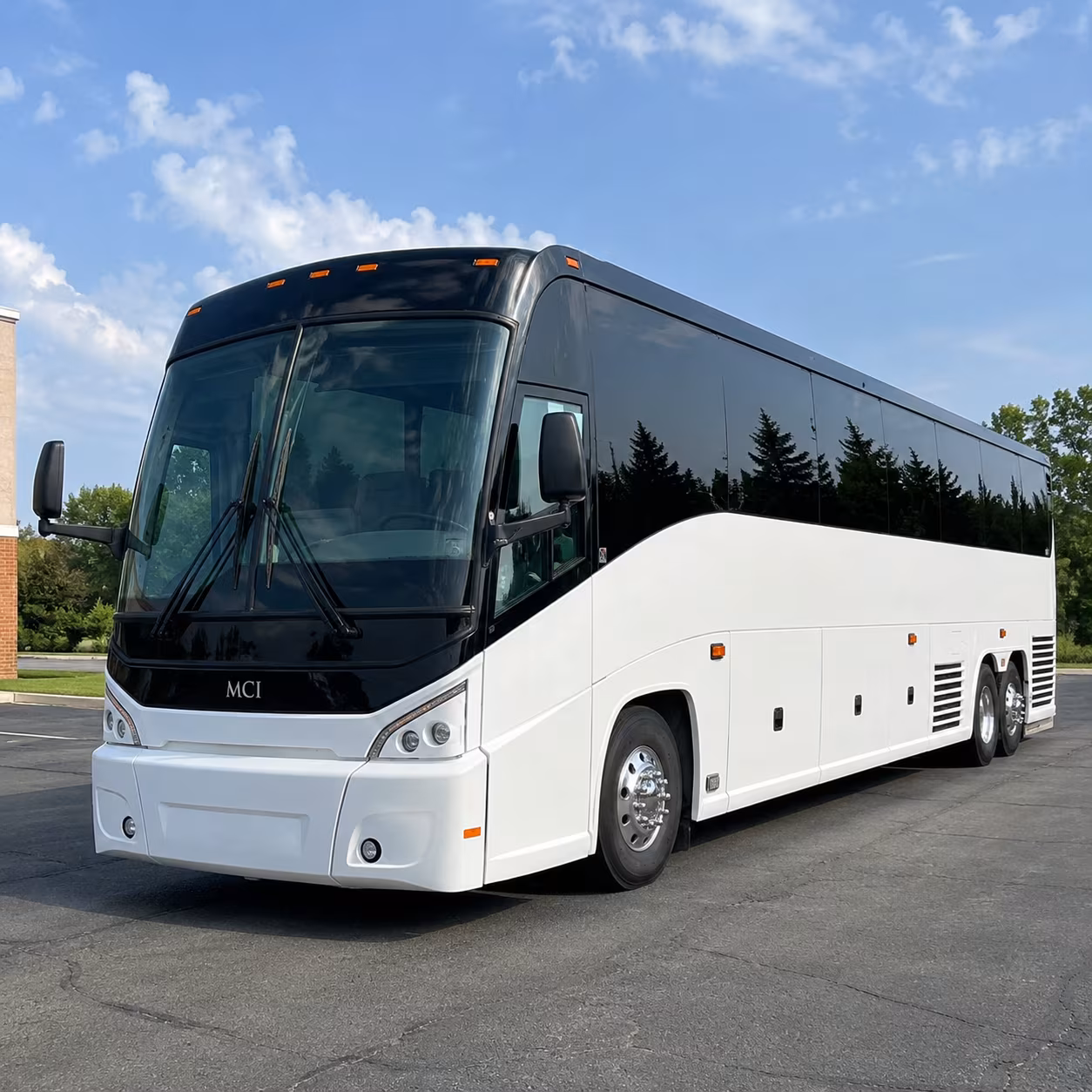 shuttle buses between clarksville hotels and nashville international airport